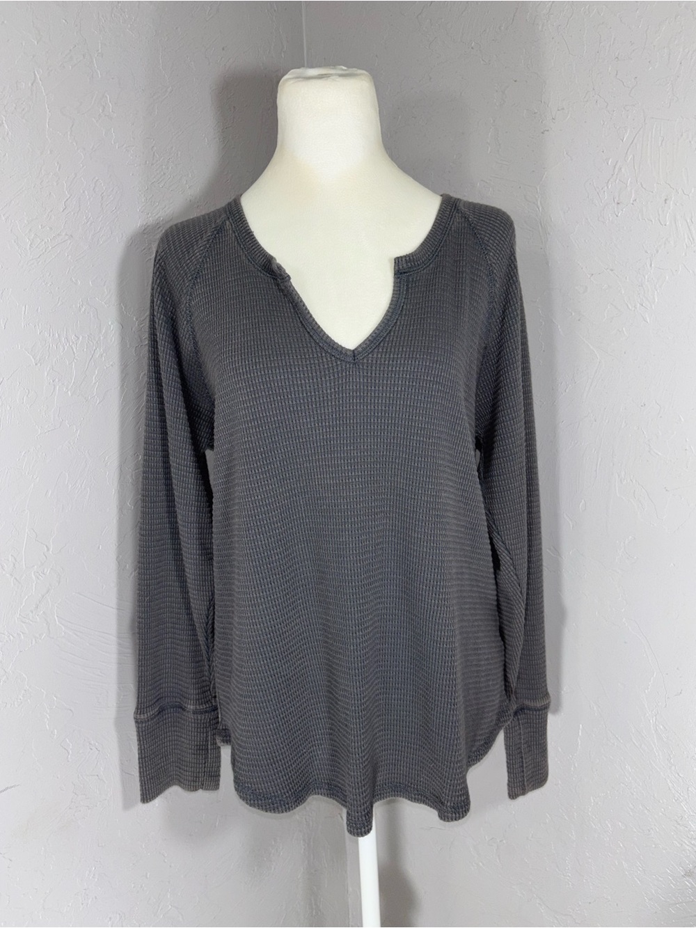 Knox Rose Charcoal Waffle V-Neck Long Sleeve Top